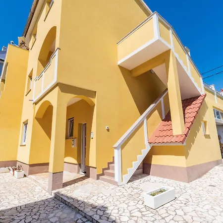 Tomo Lopar